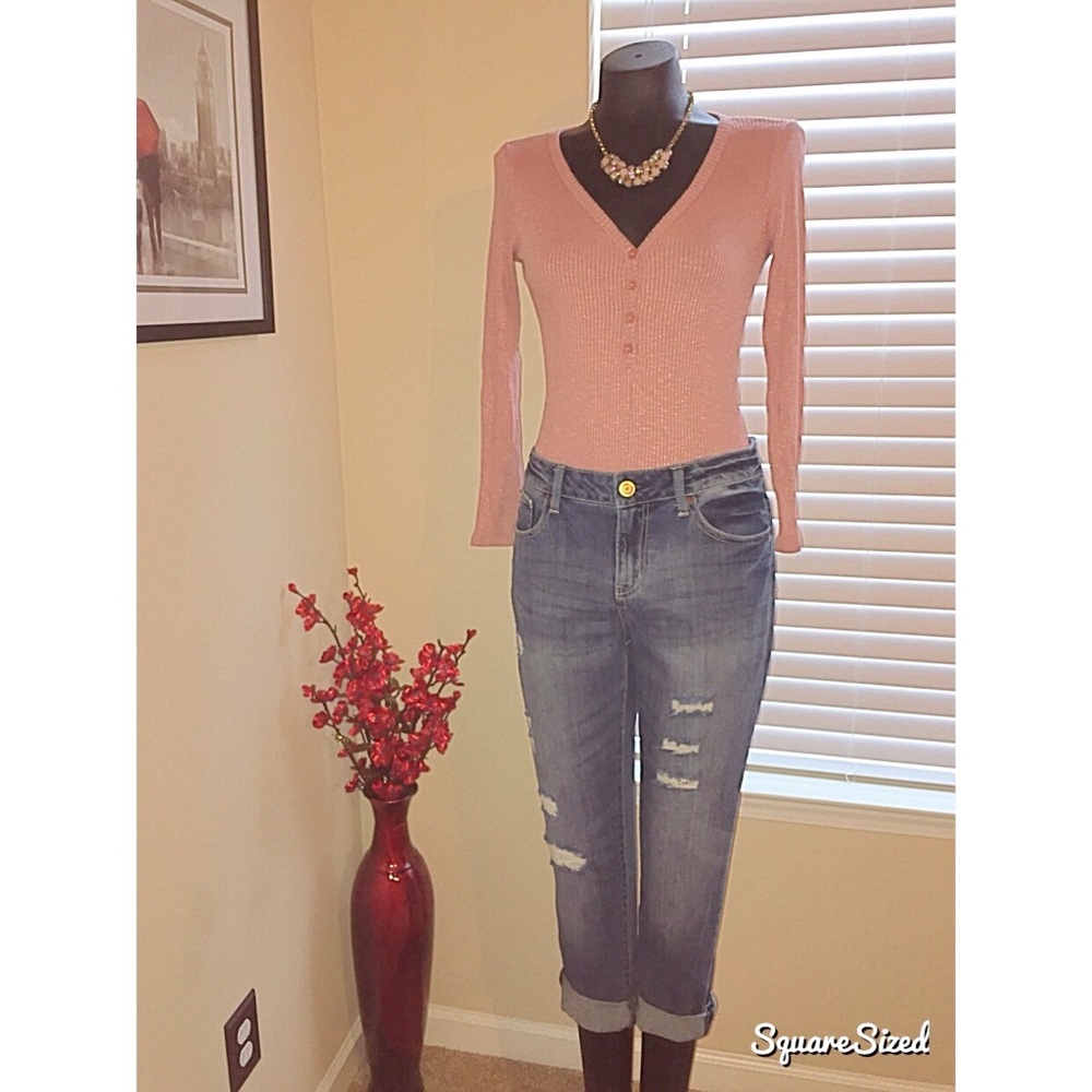 Medium wash denim crop jeans with rips!