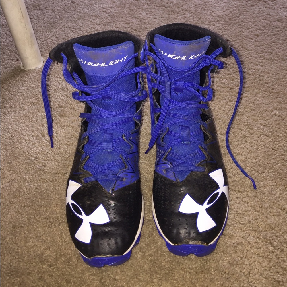Youth football cleats