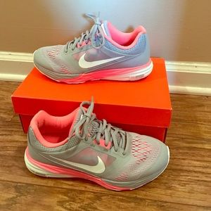 Women's Nike tri fusion running shoes