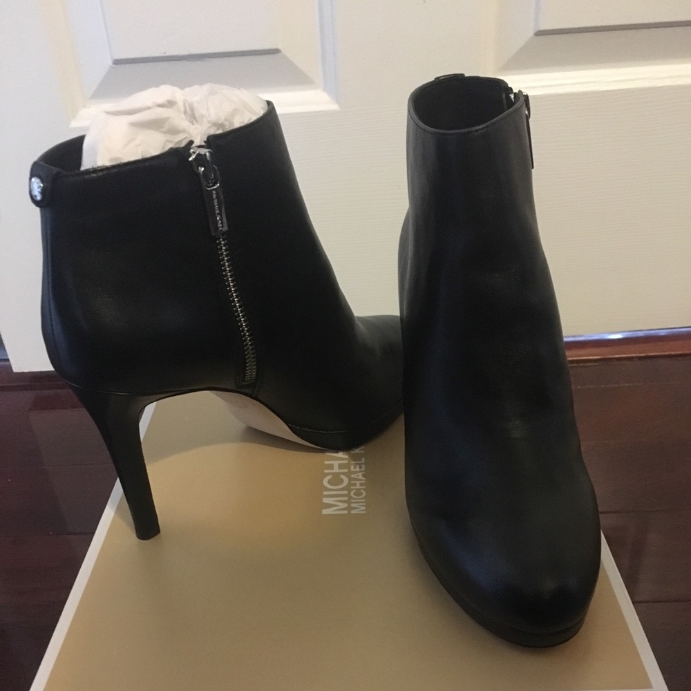 NEW Micheal Kors Sammy Bootie