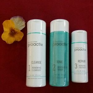 ☇FLASH SALE☇NEW! Proactiv 3-Step Treatment Kit!