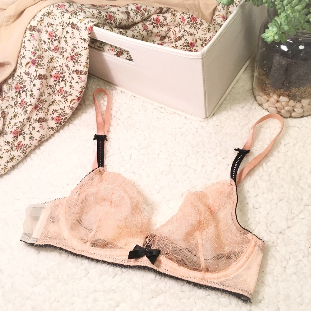 📦 VS NWOT Very Sexy Unlined Plunge