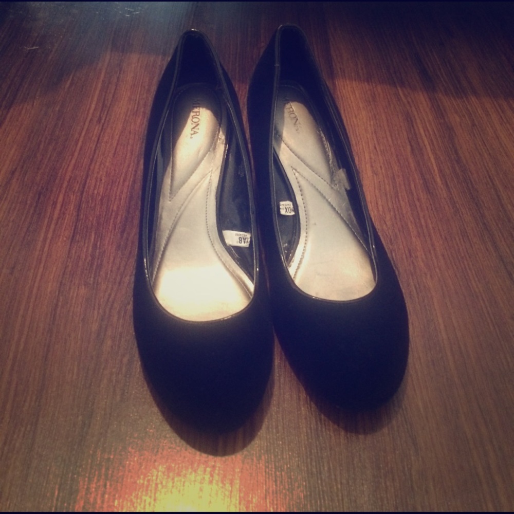 Black Suede Round Toe Pumps