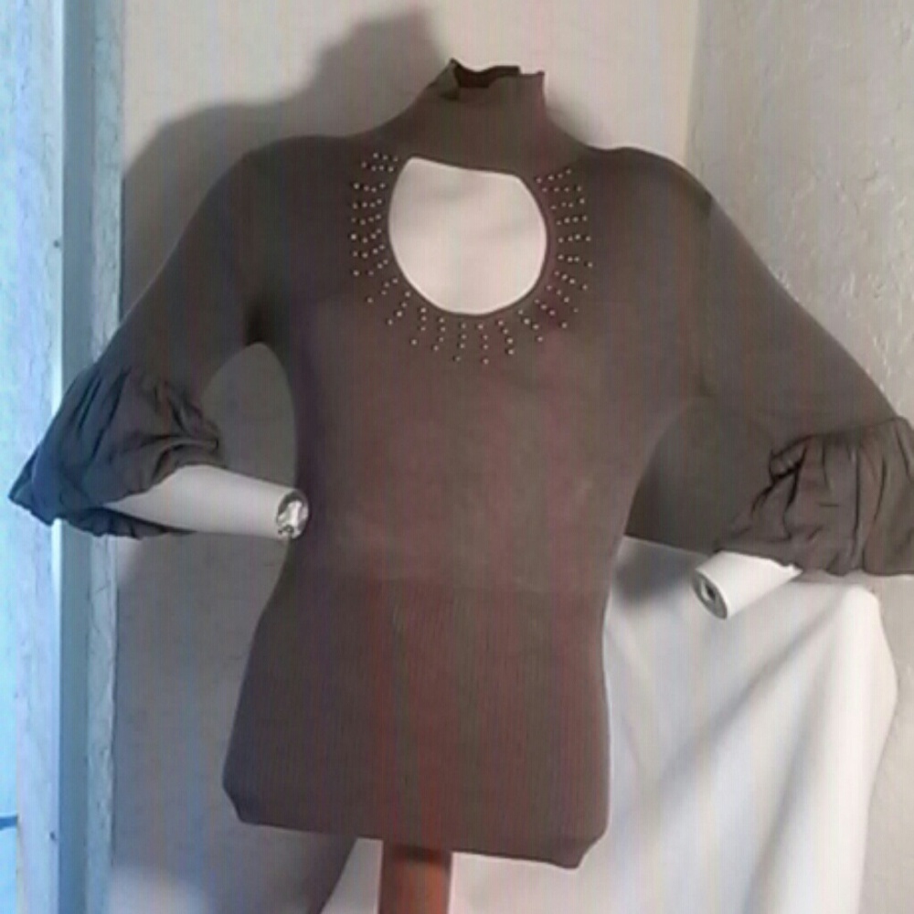 NWOT Arden B Turtleneck Keyhole front Sweater