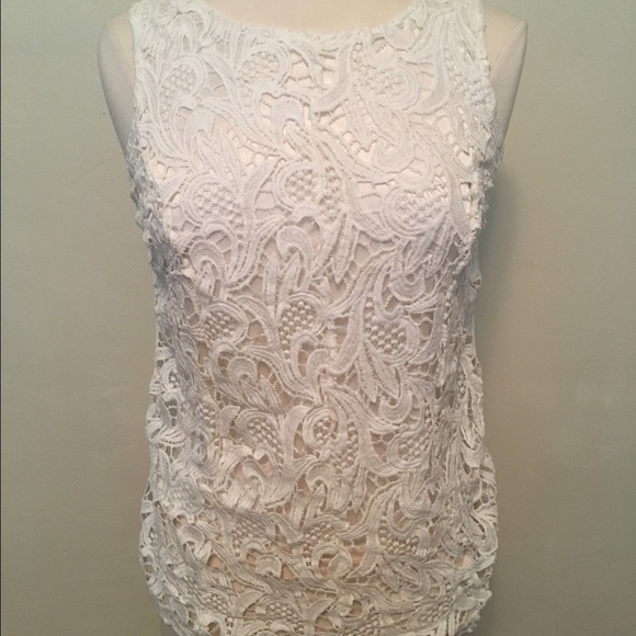 ❤️HP❤️Sleeveless petite beautiful lace top - Picture 5 of 8