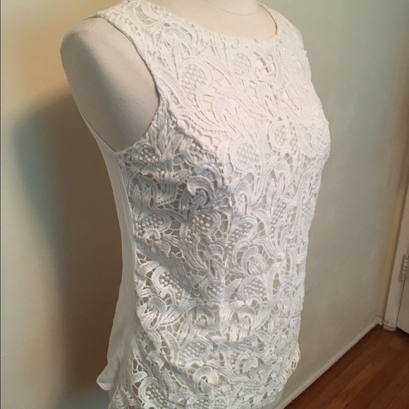 ❤️HP❤️Sleeveless petite beautiful lace top - Picture 4 of 8