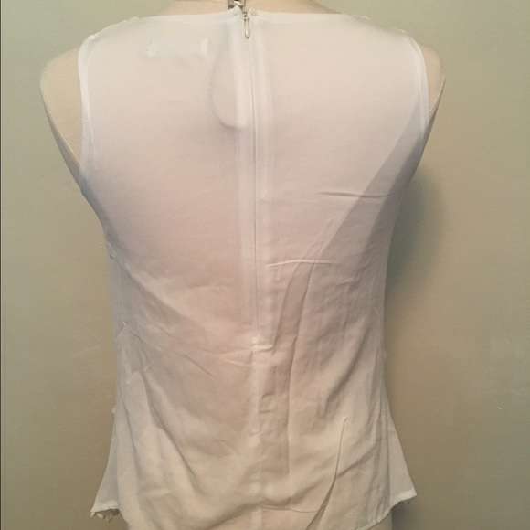 ❤️HP❤️Sleeveless petite beautiful lace top - Picture 7 of 8