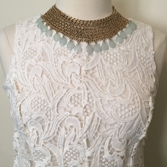 ❤️HP❤️Sleeveless petite beautiful lace top - Picture 3 of 8
