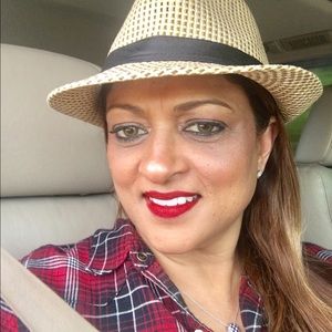 Meet your Posher, Sarvita