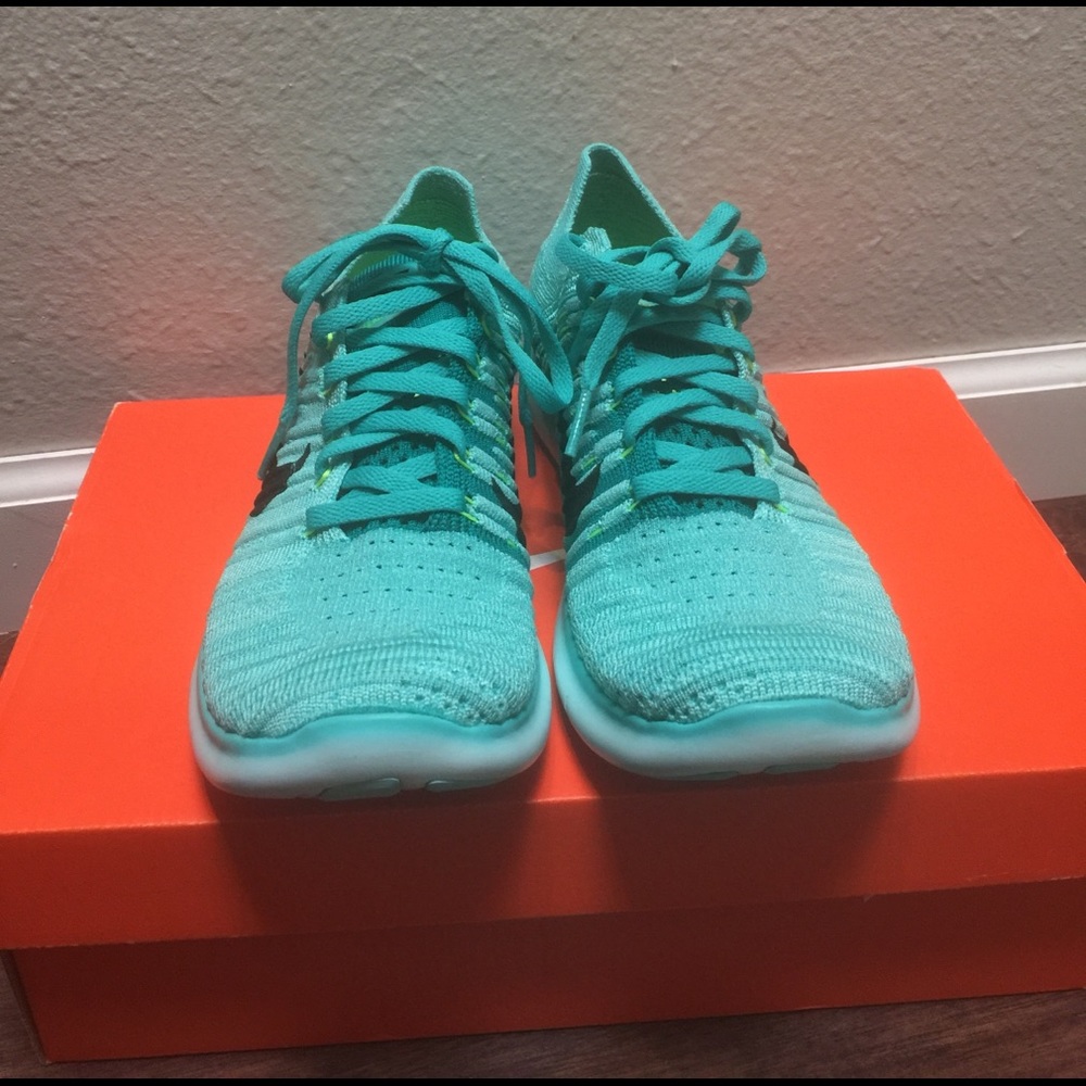 🎉Black Friday Sale🎉 New Nike Flyknit Shoes - Picture 2 of 4