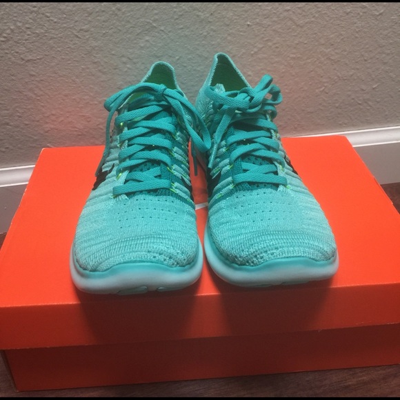 🎉Black Friday Sale🎉 New Nike Flyknit Shoes - Picture 2 of 4