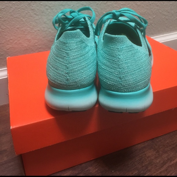 🎉Black Friday Sale🎉 New Nike Flyknit Shoes - Picture 3 of 4