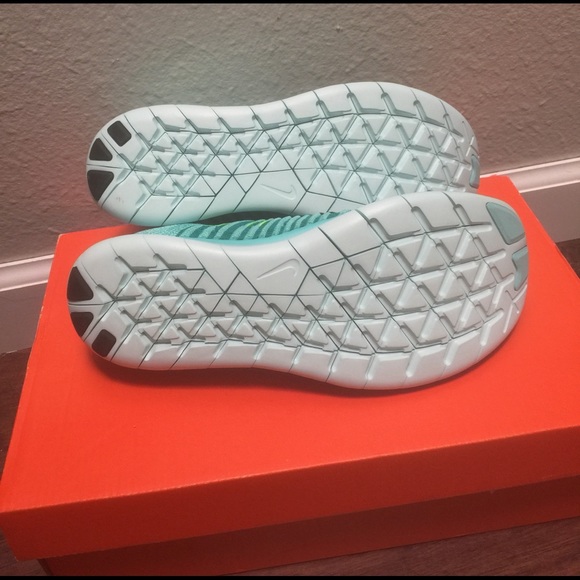 🎉Black Friday Sale🎉 New Nike Flyknit Shoes - Picture 4 of 4