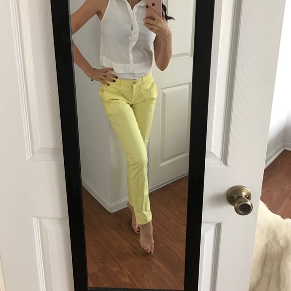 Fun yellow pants - Picture 1 of 7