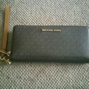 Michael Kors wallet/wristlet