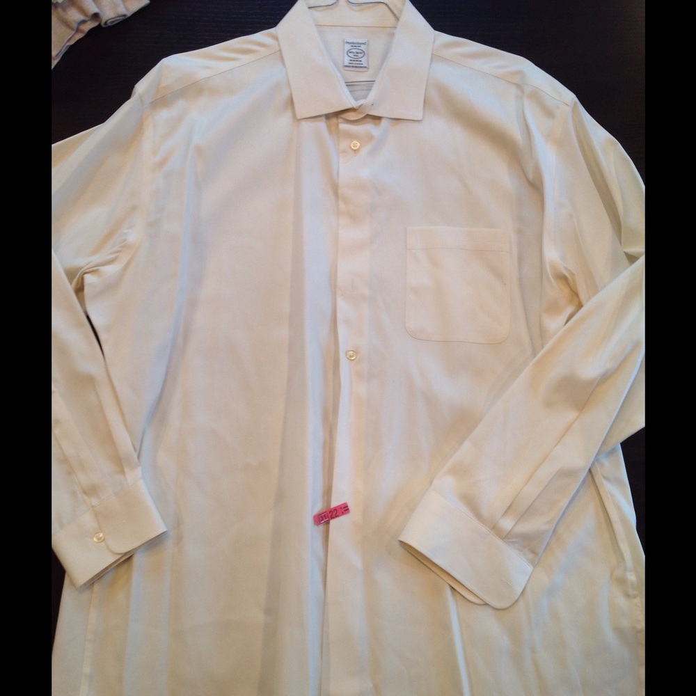 A Pronto Uomo slim fit dress shirt