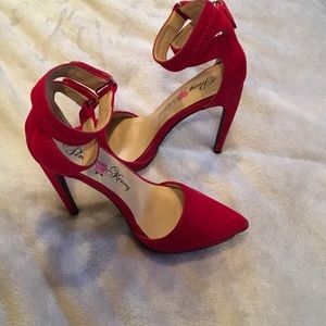 Ankle strap high heels 🔥