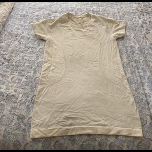 Lululemon swiftly tech short sleeve crew