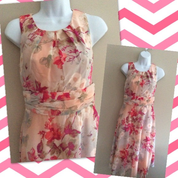 Dresses & Skirts - Floral Midi Dress 🌺