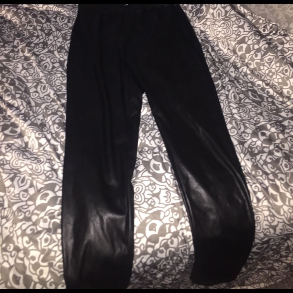 Kittenish Jessie James Decker faux leather pants