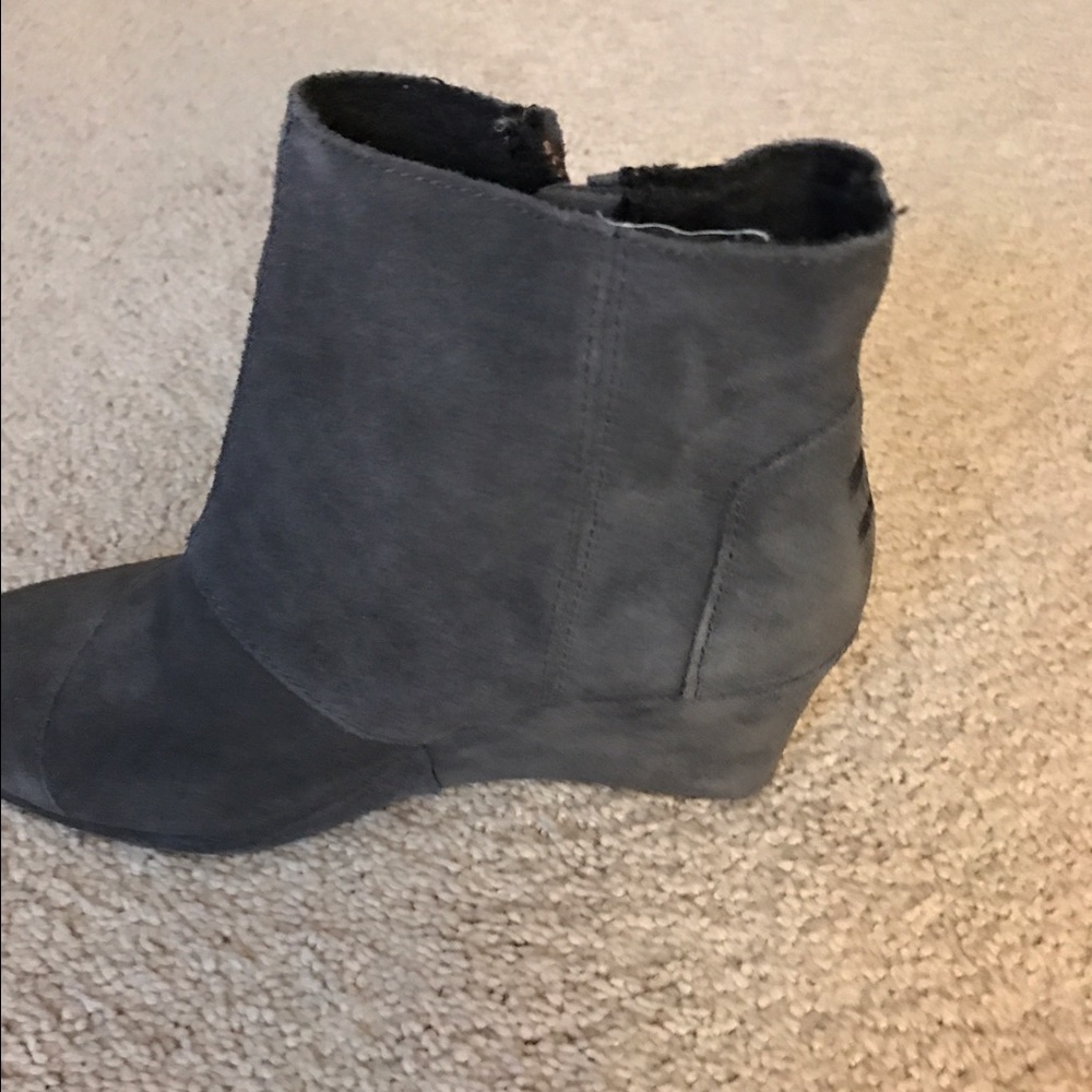 Toms gray suede boots