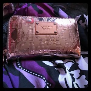 Michael Kors Wristlet Rose Gold