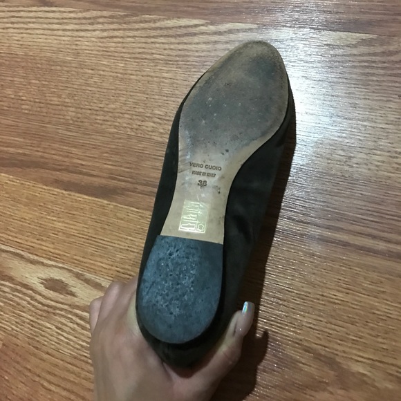Dolce & Gabbana Brown Velvet Flats - Picture 5 of 8