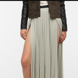 Ecote Womens Double Slit Maxi Skirt in Celery/Blk