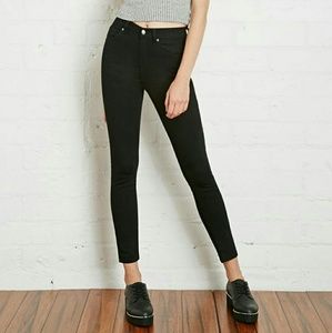 ♥forever21 black skinny jeans♥