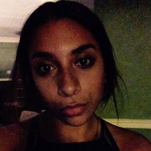 Meet your Posher, Demetra