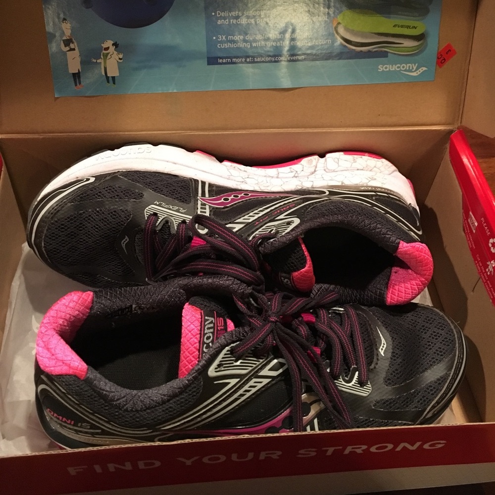 Saucony Omni 15 running shoes