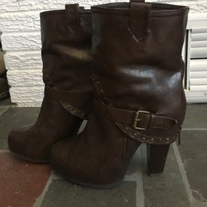 Brown Western-Style Platform Heel Ankle Booties