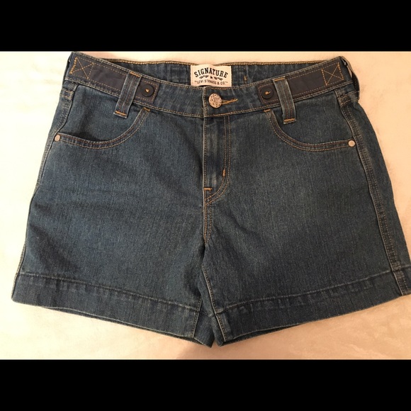 Levi Strauss Shorts, Size 8 - Picture 1 of 4