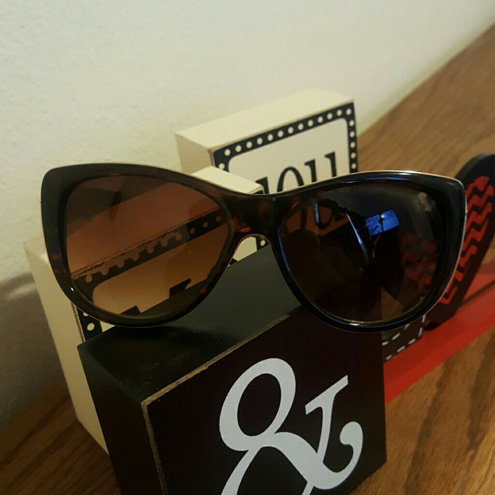 Steve madden Sun glasses