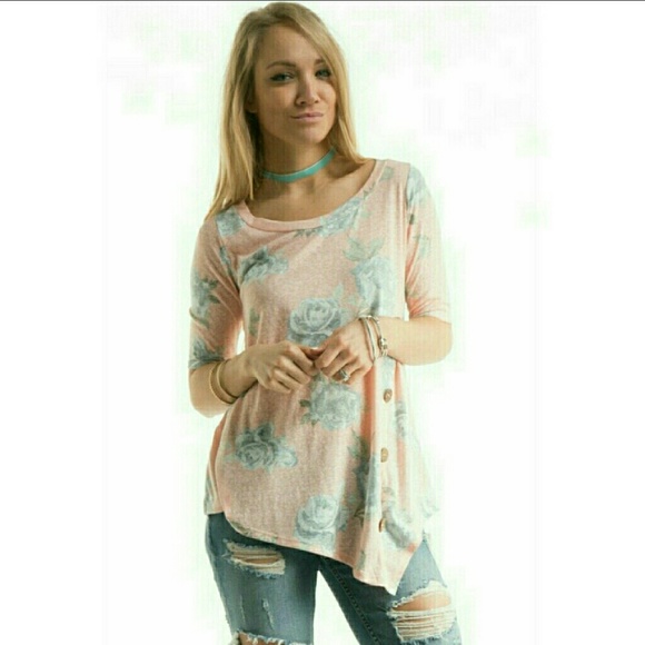 Tops - FINAL SALE!!  Short sleeved floral tee.