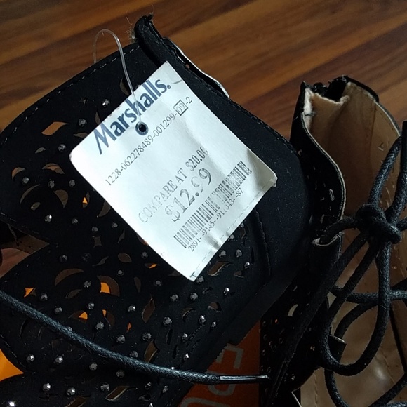 Link Black Lace Up  Perferated Flats - Picture 4 of 6