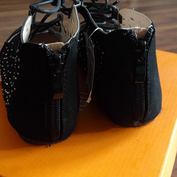 Link Black Lace Up  Perferated Flats - Picture 5 of 6