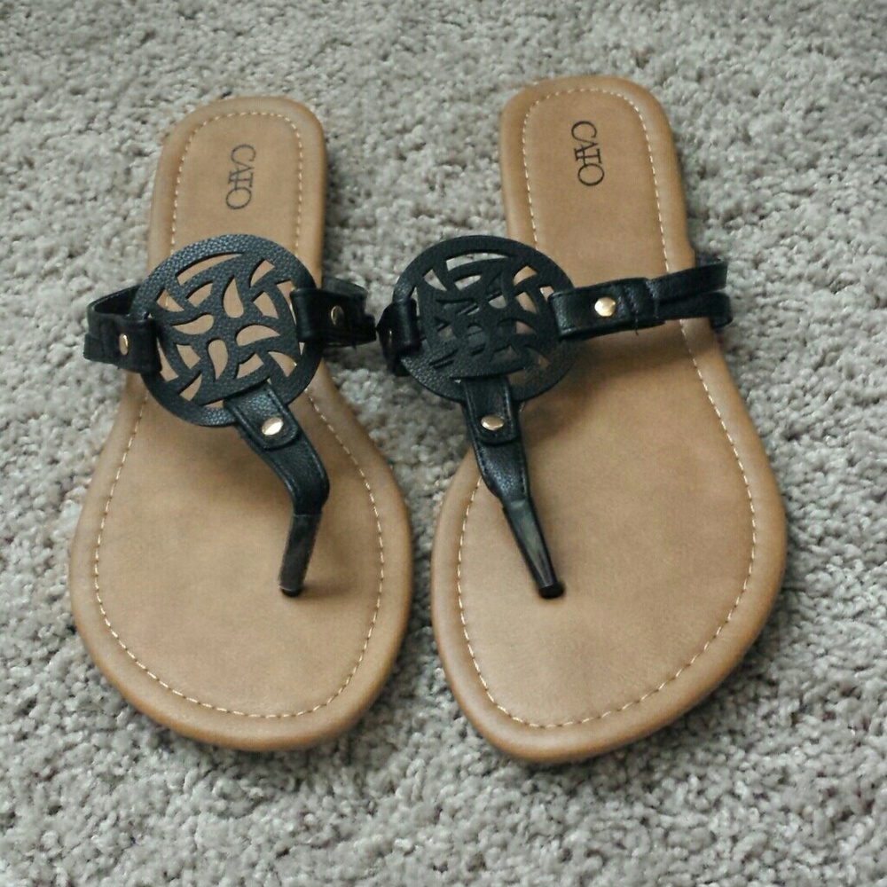 Fashionable black and beige sandals!