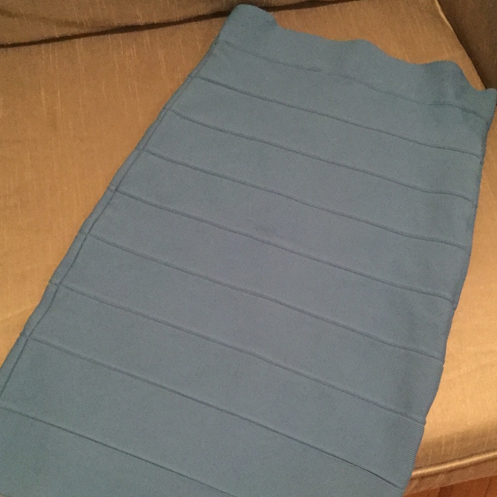 Body con skirt sky blue never worn