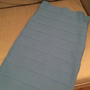 Body con skirt sky blue never worn
