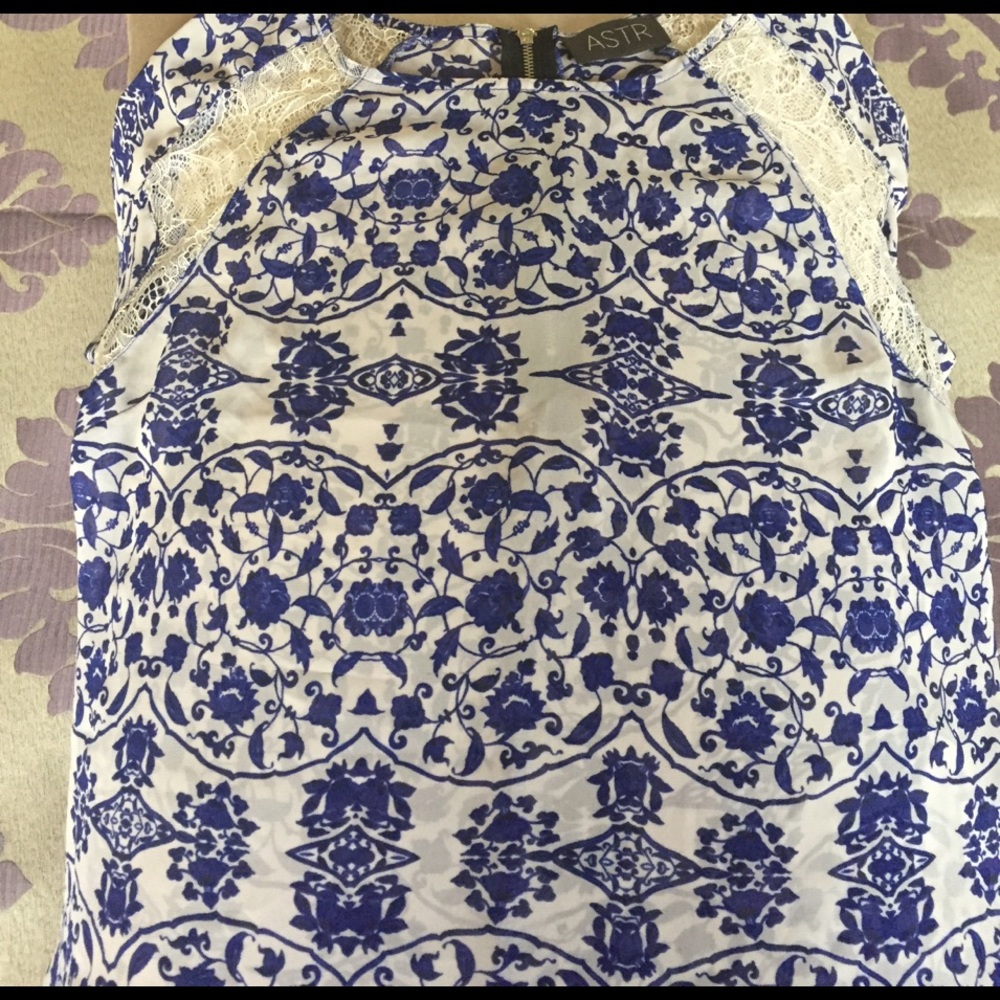 ASTR Blouse Size small