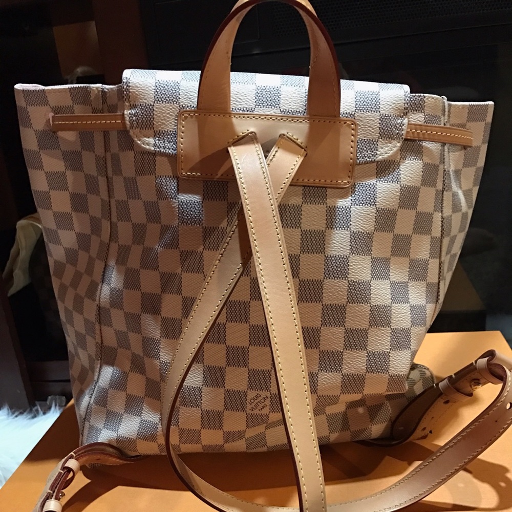 Lv - Picture 2 of 8