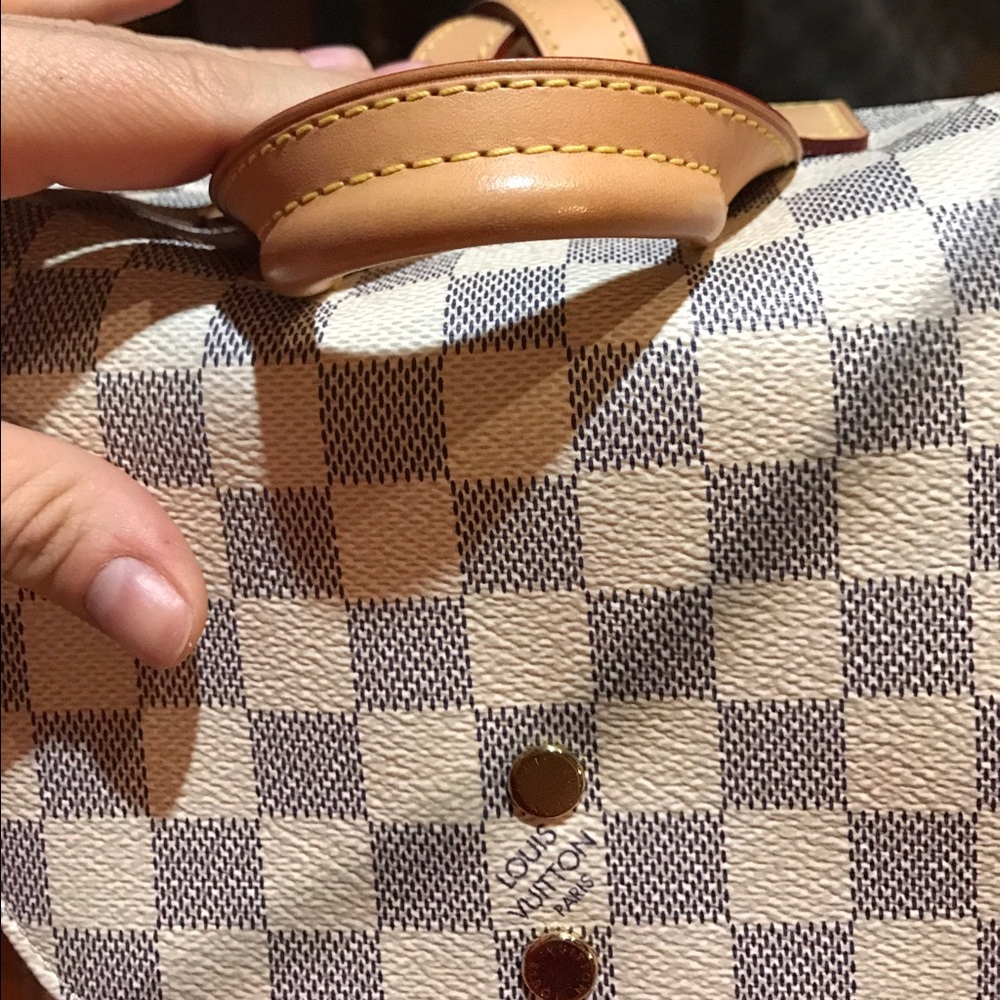 Lv - Picture 4 of 8