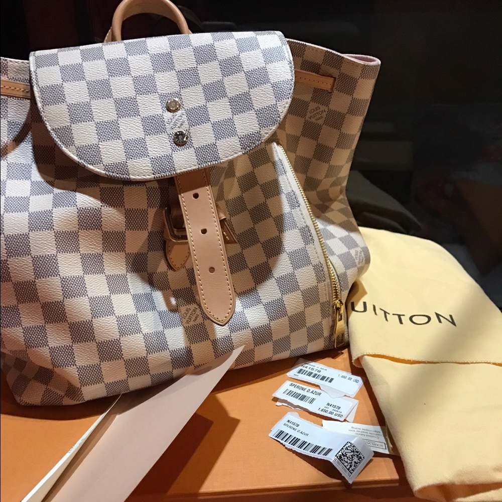 Lv - Picture 5 of 8