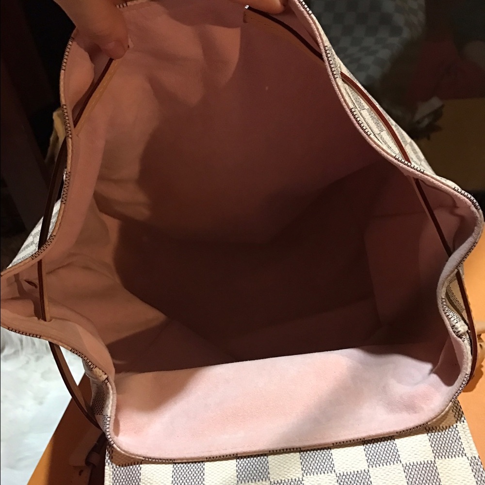Lv - Picture 7 of 8
