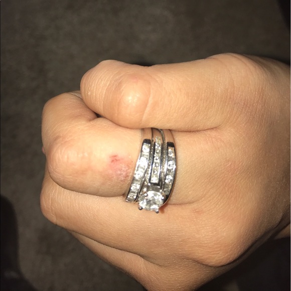 Engagement/wedding ring/band set - Picture 7 of 7