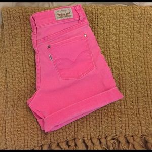 Levi's Hot Pink Denim Short 💗