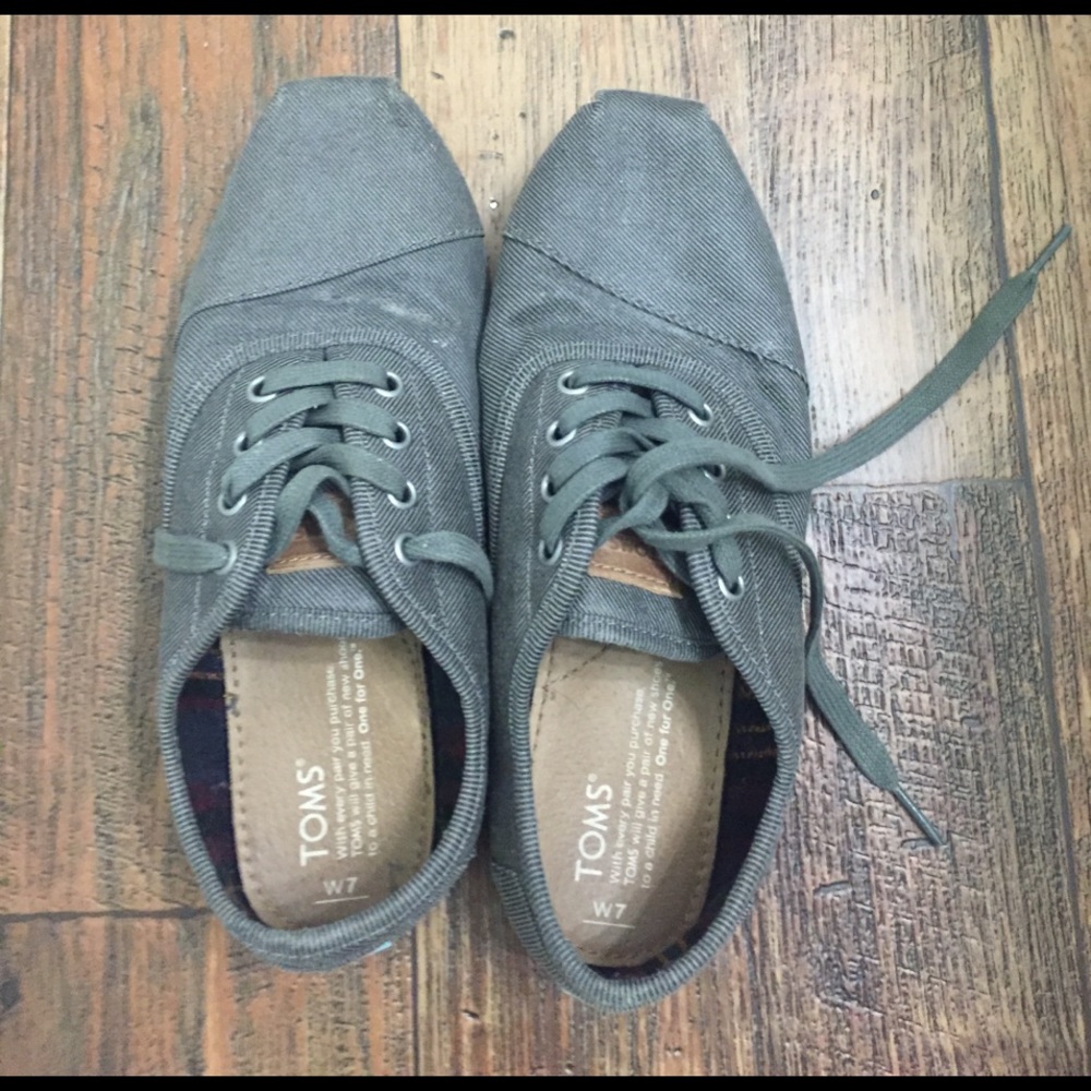 Women's Toms shoes