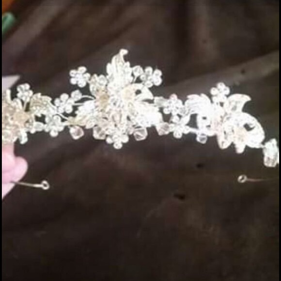 Davids Bridal Tiara. Champange and Ivory - Picture 5 of 8