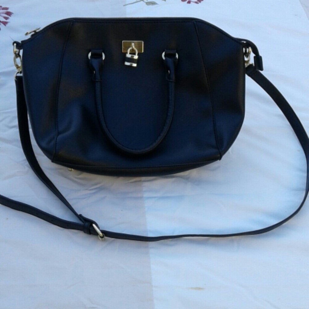 Black handbag call it  Spring Very good Conditions